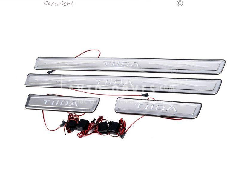 Накладки на пороги Nissan Tiida 2007-2014 led