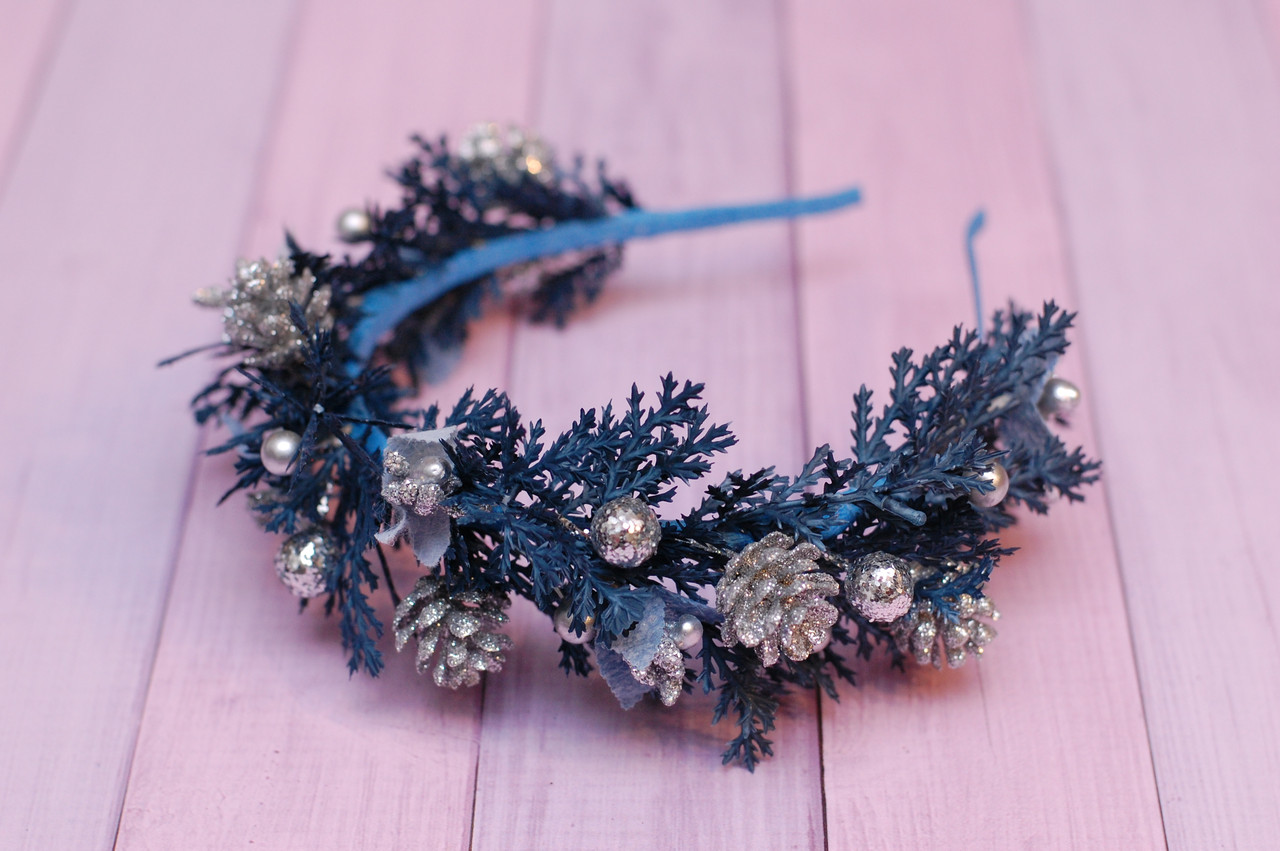 Обруч для волосся / обідок на голову новорічний синій з ягідками тичинками та шишками, фото 1
