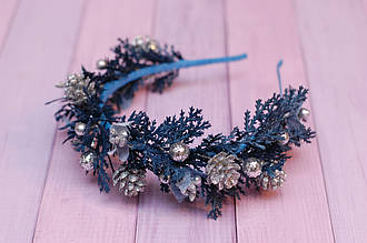 Обруч для волосся / обідок на голову новорічний синій з ягідками тичинками та шишками