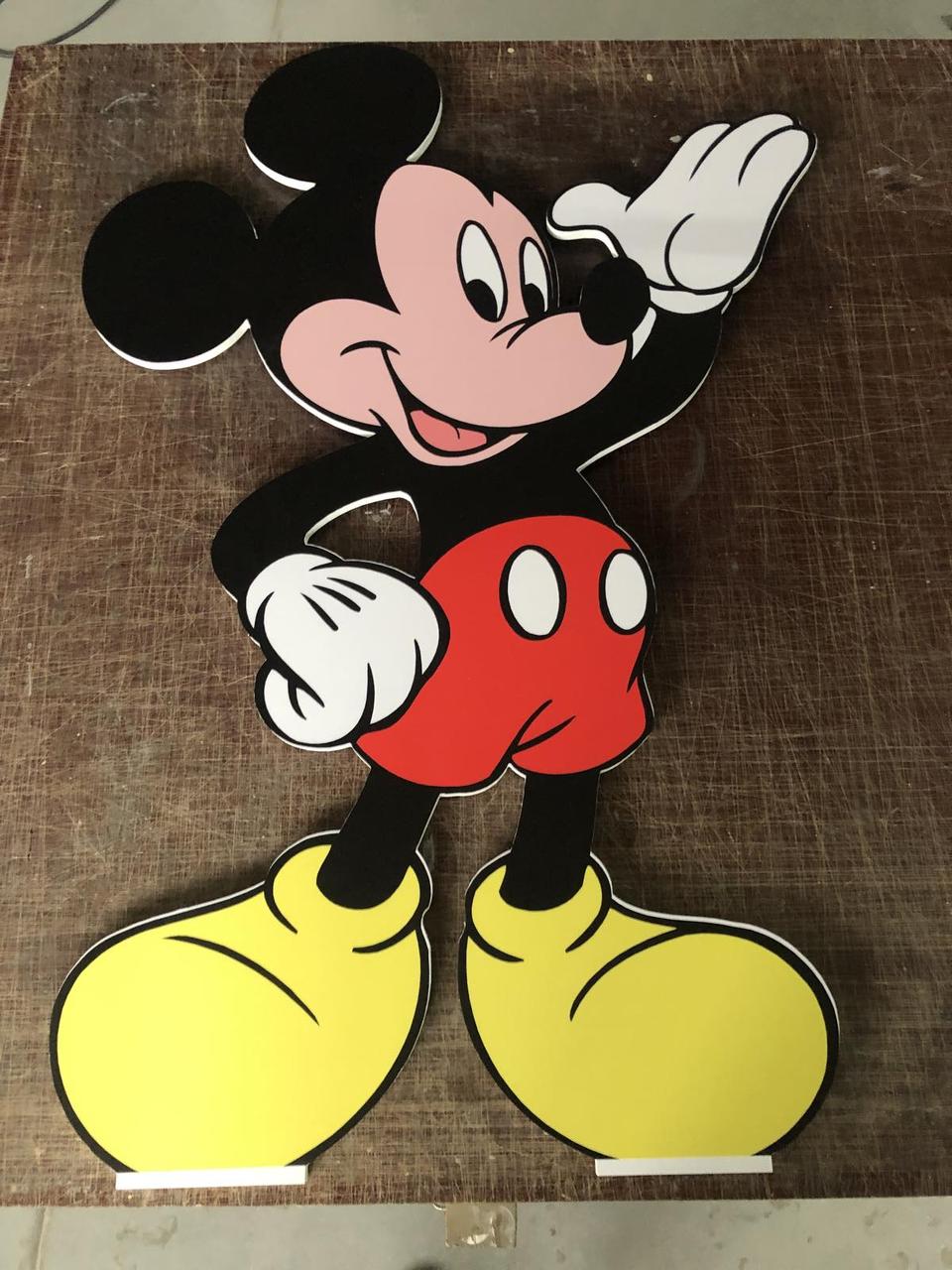 Фігура Mickey Mouse на підставці