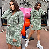 Костюм жіночий теплий в'язаний укорочена кофта на гудзиках і спідниця міні в клітку Kmk1377, фото 3