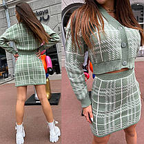 Костюм жіночий теплий в'язаний укорочена кофта на гудзиках і спідниця міні в клітку Kmk1377, фото 4