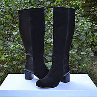 Замшеві чоботи на підборах