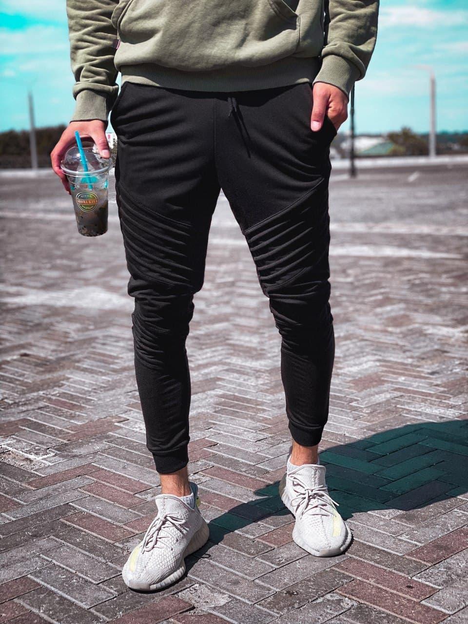 Мужские спортивные штаны однотонные (черные) sU7 с диагональными мелкими складками