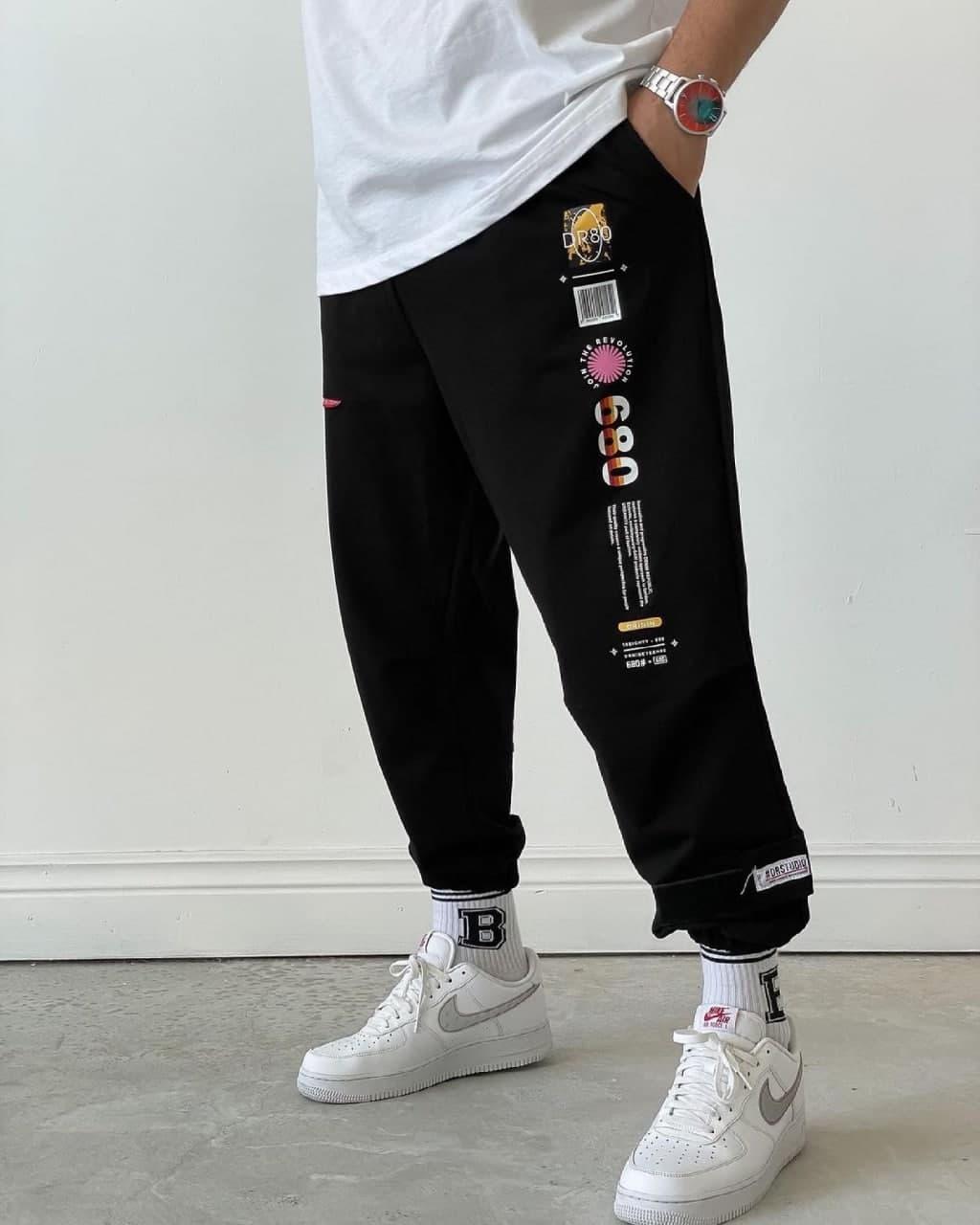 Чоловічі спортивні штани з наклейками (чорні) sKor22 молодіжні стильні дуже красиві штани