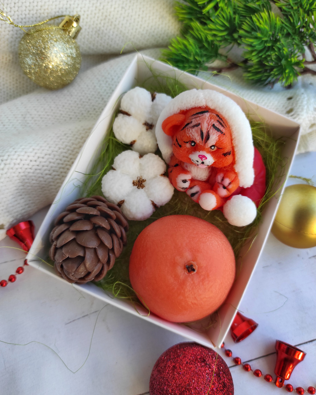 Новорічний набір мила ручної роботи "Тигреня, мандарин, шишка, бавовна"