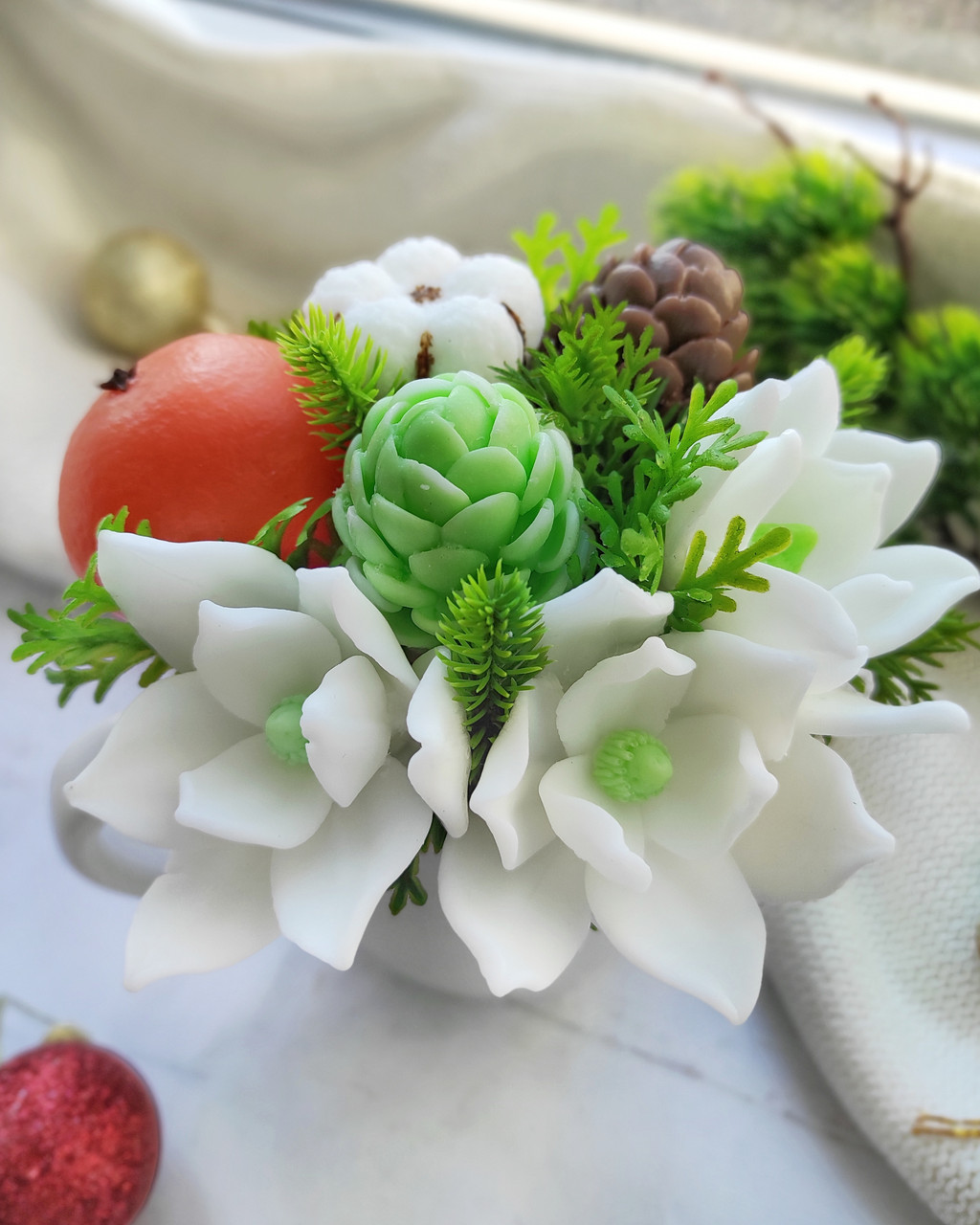 Новорічний букет із мила в кухлі "Магнолія, мандарин і шишки"