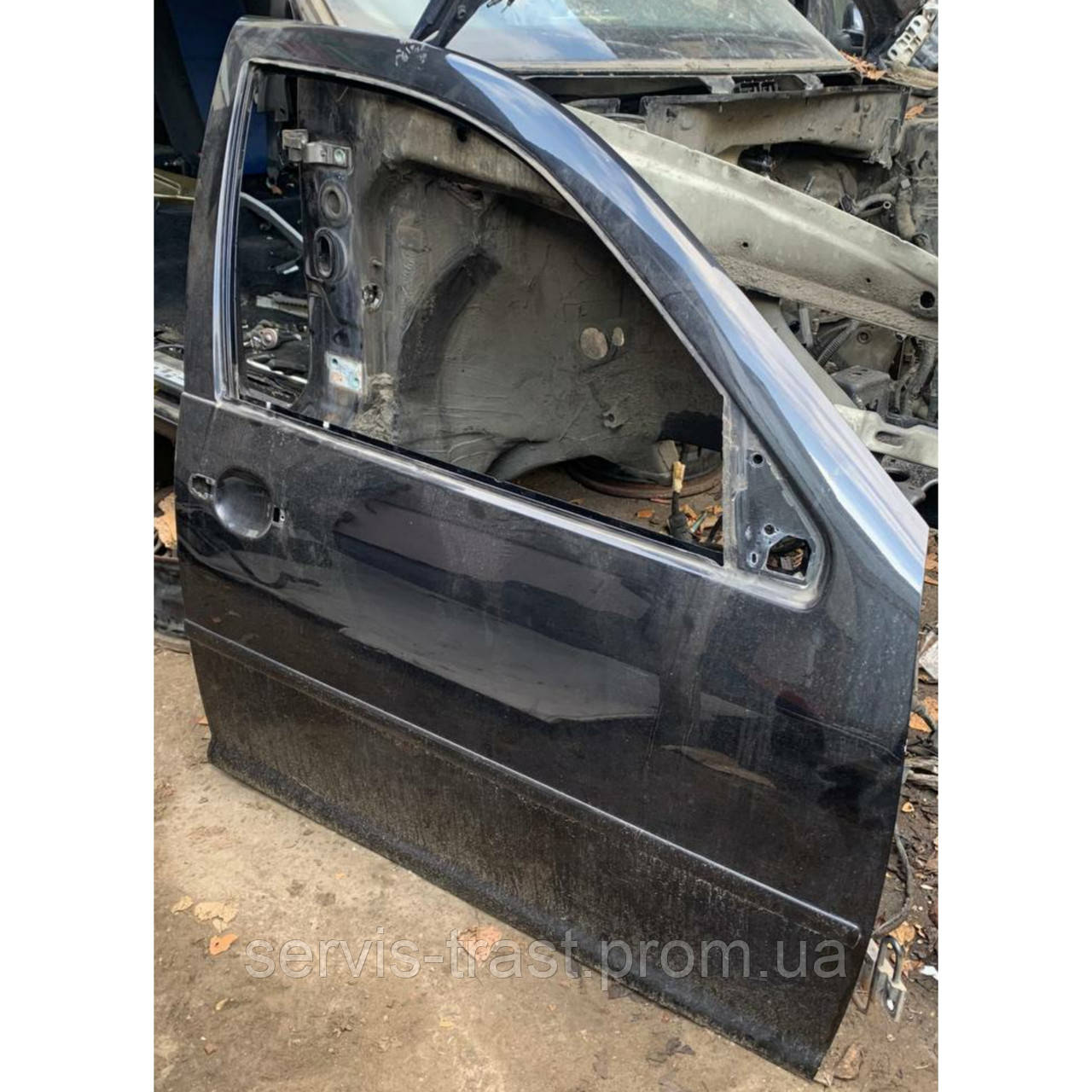 Двері передні права Volkswagen Golf