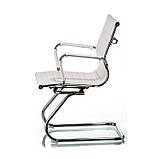 Офісне крісло для відвідувачів Solano Special4You білий кожзам на хром опорі полозах, фото 3