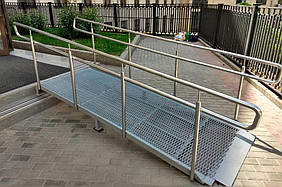 Пандус для инвалидов. Харьковский национальный университет городского хозяйства имени А.М. Бекетова. ул. Маршала Бажанова, 17, Харьков,... 2