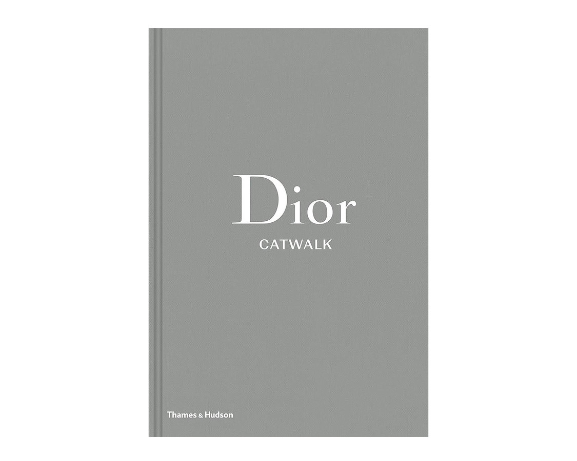 Книга про колекції Діор Dior Catwalk: The Complete Collections. Alexander Fury історія моди з ілюстраціями