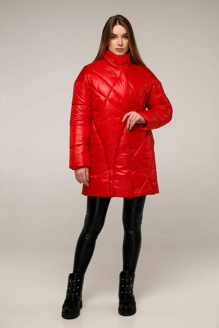Червона зимова куртка куртка з рукавичками та шарфом