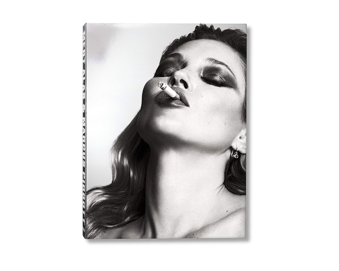 Книга для фешн-фотографа Mert Alas and Marcus Piggott: Charlotte Cotton подарункові книги про модну фотографію