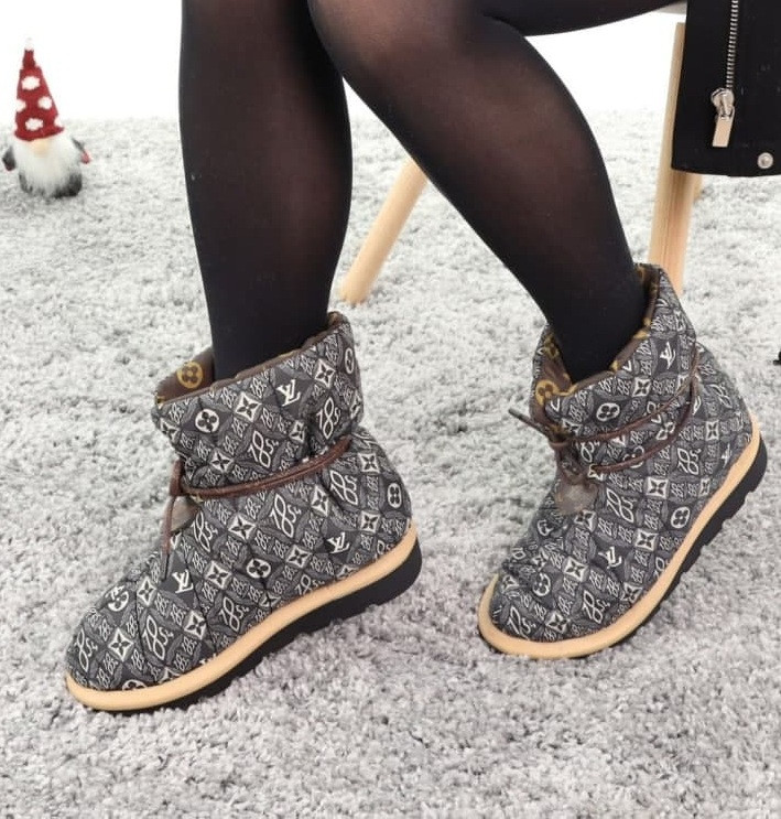 Дутики жіночі теплі зимові чоботи на синтепоні LV Pillow Boots чорні високі. Живе фото (унти, сноубутси), фото 1