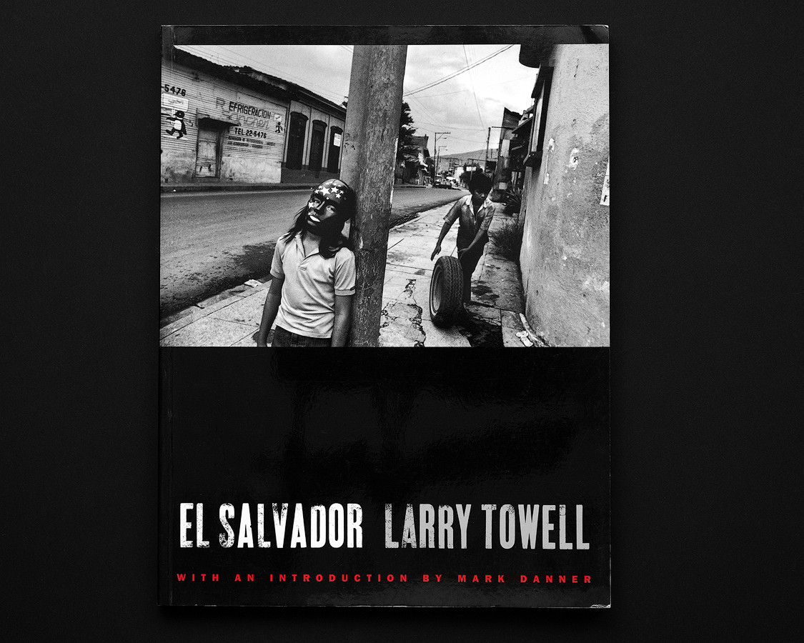 Книга роботи відомих фотографів Ларрі Тоуелл Larry Towell: El Salvador. Б/У книги про мистецтво фотографії, фото 1