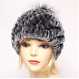 Сіра жіноча шапка з хутра кролика рекс з бубоном пампоном з чорнобурки, фото 3