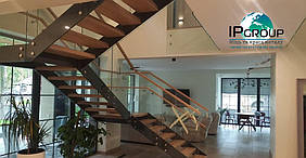 Нержавеющие перила со стеклом для лестниц. В компании ИнвестПром вы можете купить перила для лестницы. Резиденция Парк-Хаус (Park House),... 1