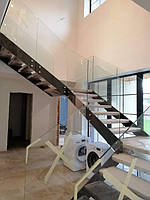 Нержавеющие перила со стеклом для лестниц. В компании ИнвестПром вы можете купить перила для лестницы. Резиденция Парк-Хаус (Park House),... 2