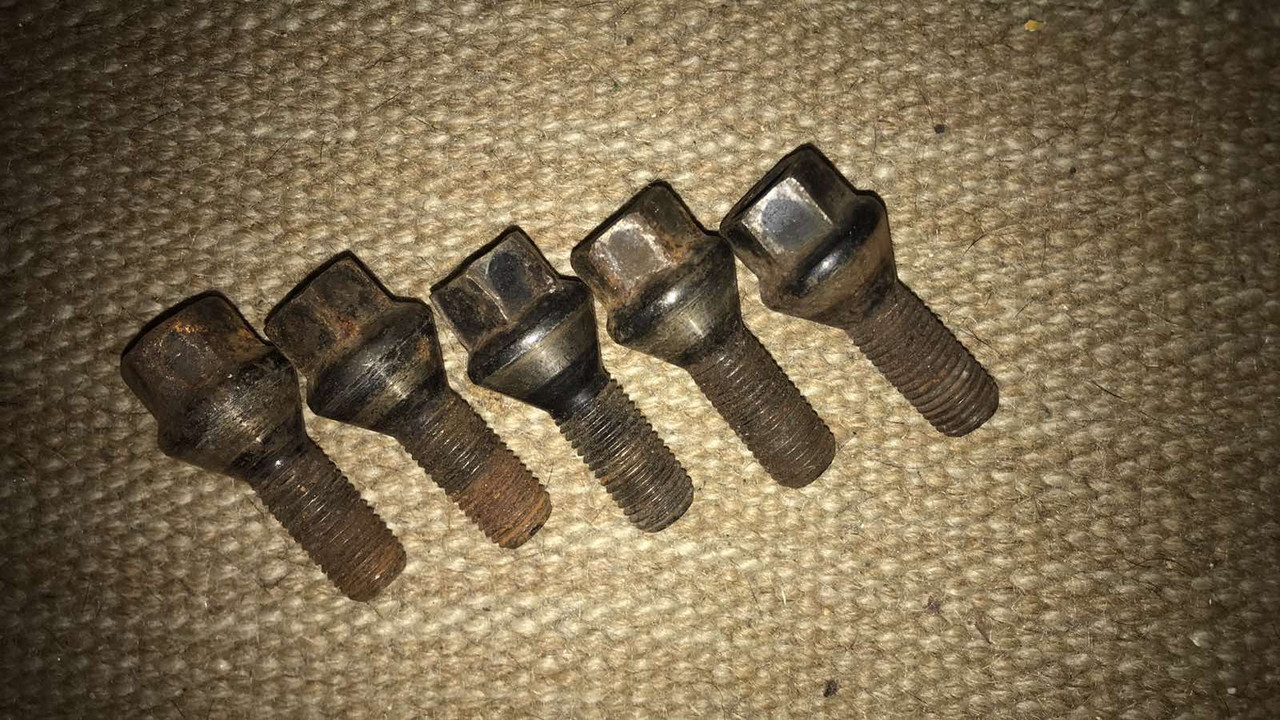 Болт колесный bmw e53. Болт колесный бмв х3 f25. Колесные болты бмв е39. Болт бмв х5. Болты колесные bmw x 5 mk.