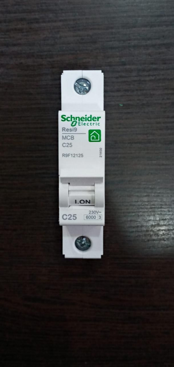 Автомат 1Р 25А Schneider