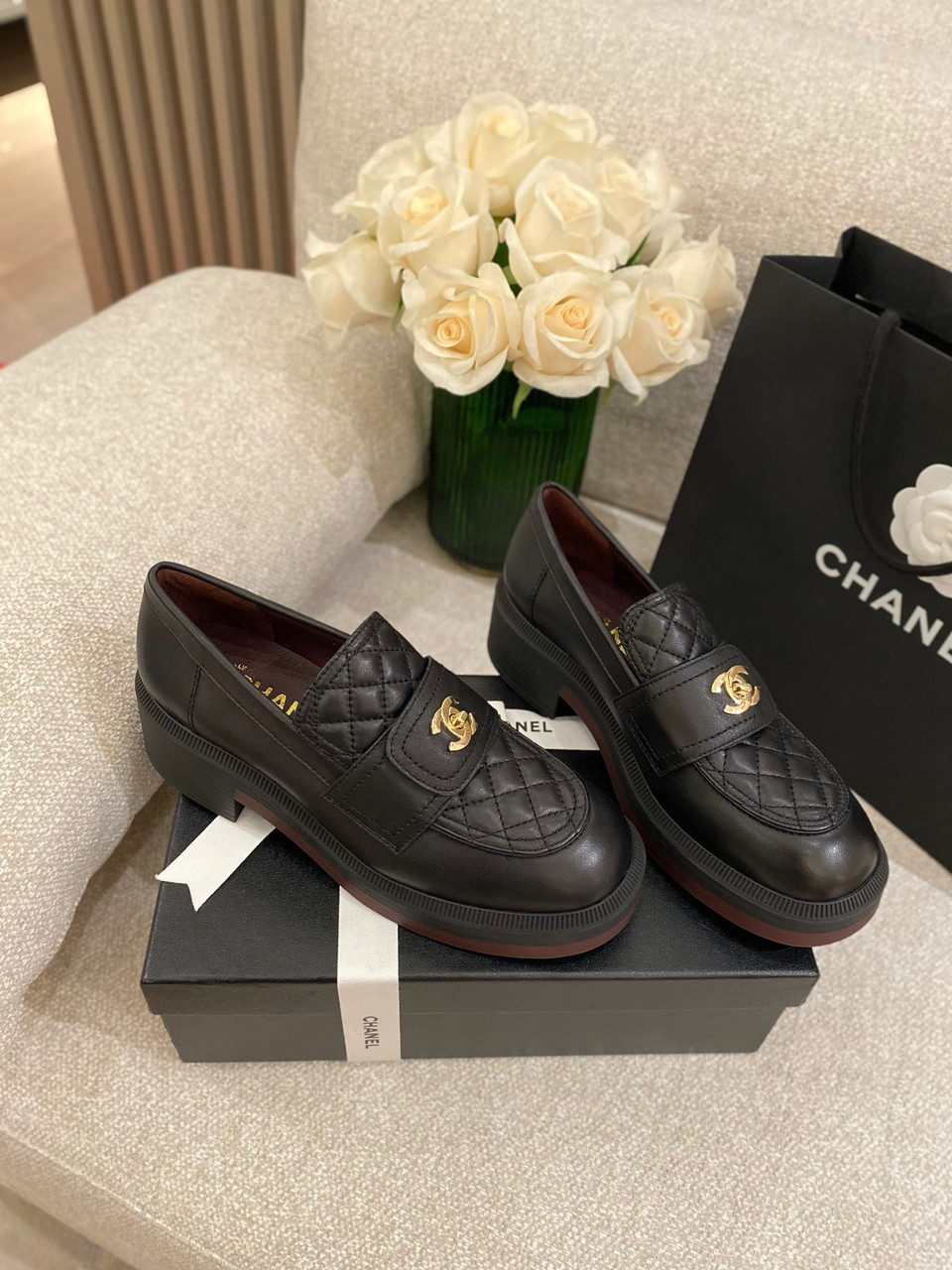 Жіночі чорні шкіряні демісезонні лофери Шанель Chanel-мюлі туфлі шкіра на плоскій підошві