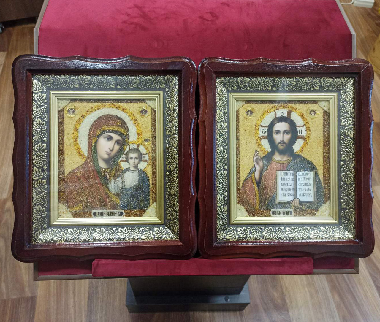 Весільні ікони Пресвята Богородиця і Спаситель (із бурштину) 27х24см