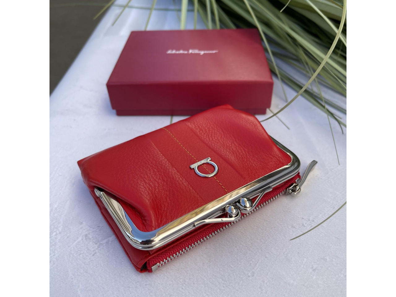 Стильний жіночий маленький гаманець Ферагамо