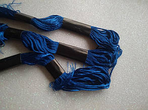 8м нитки муліне для вишивання шовкові Valenti колір - електрик