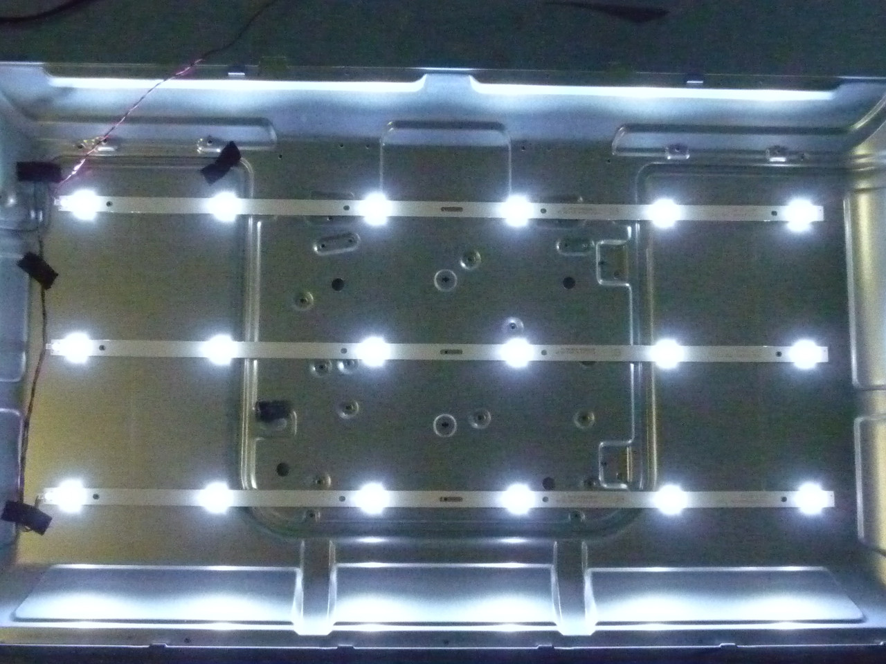 Світлодіодні LED-лінійки DLED32AHXL 3X6 0003 (матриця LSC320AN09) Б/В