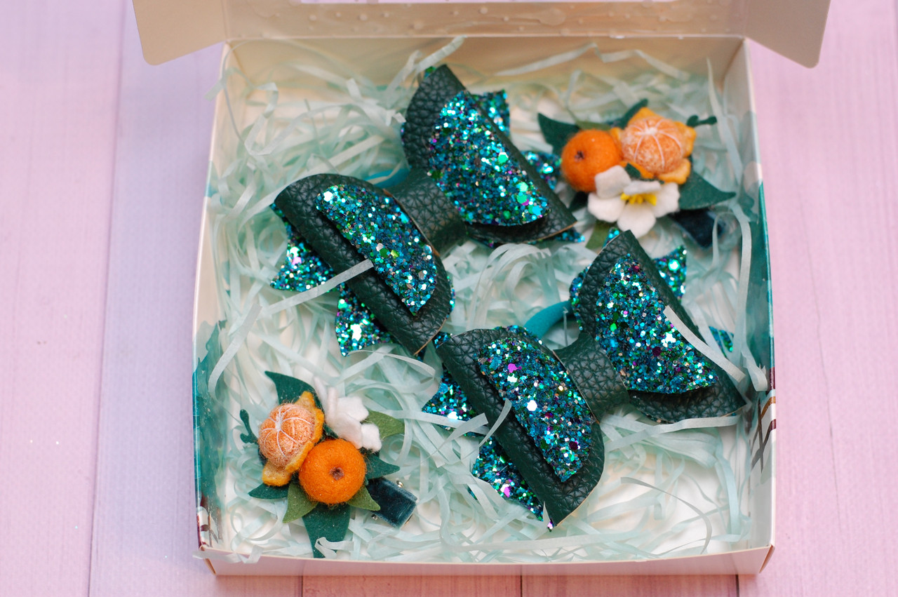 Набір шпильок/гумок для дівчинки Новорічний смарагдовий 513, фото 1