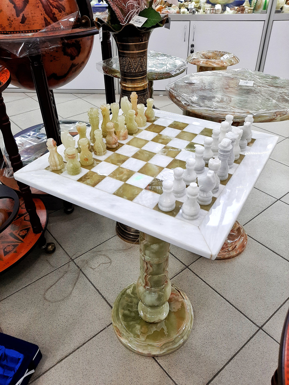 Шаховий стіл з натурального каменю онікс