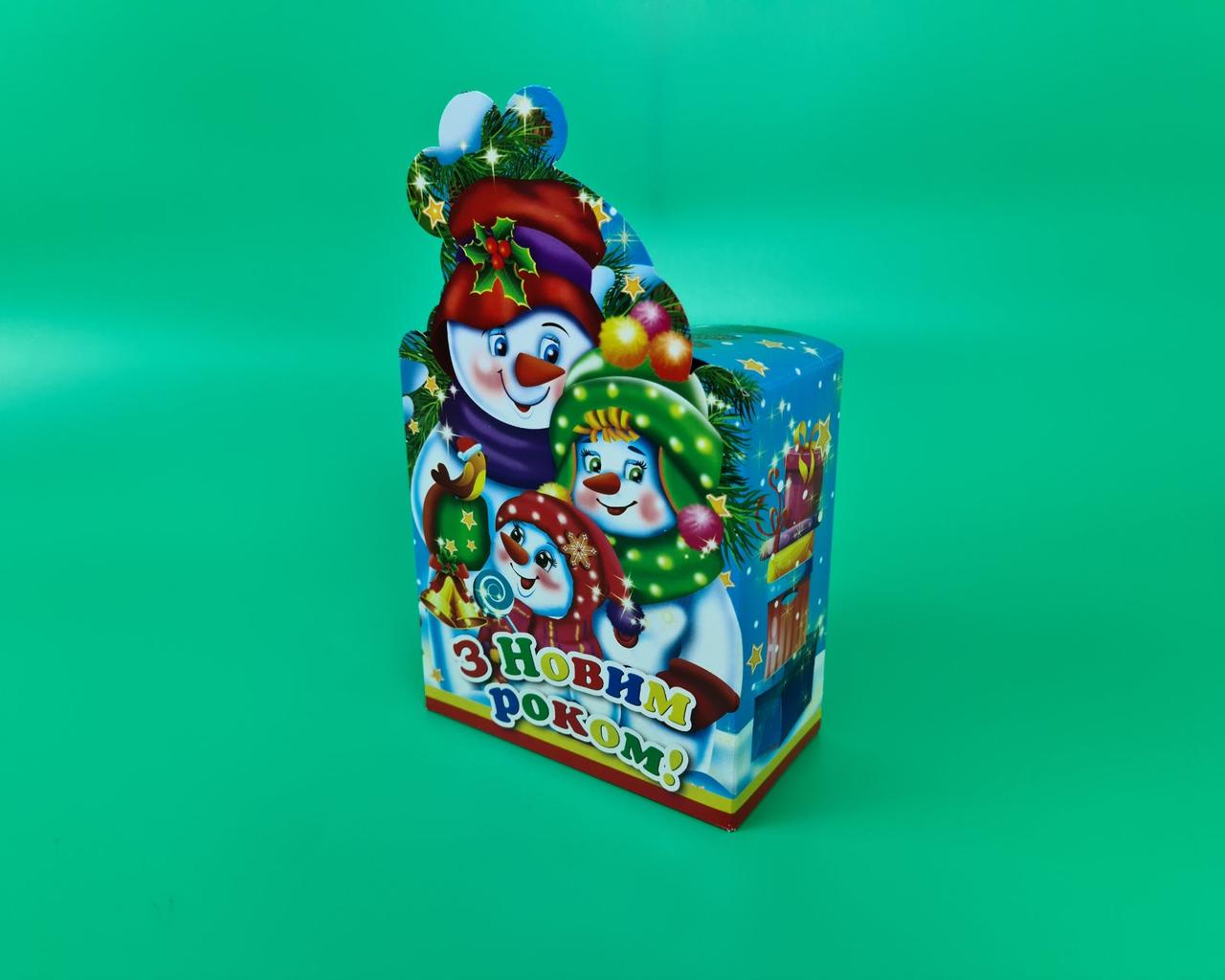 Паперова коробка для новорічних подарунків (600 гм) Сім'я сніговиків No210с (1 шт.), фото 1