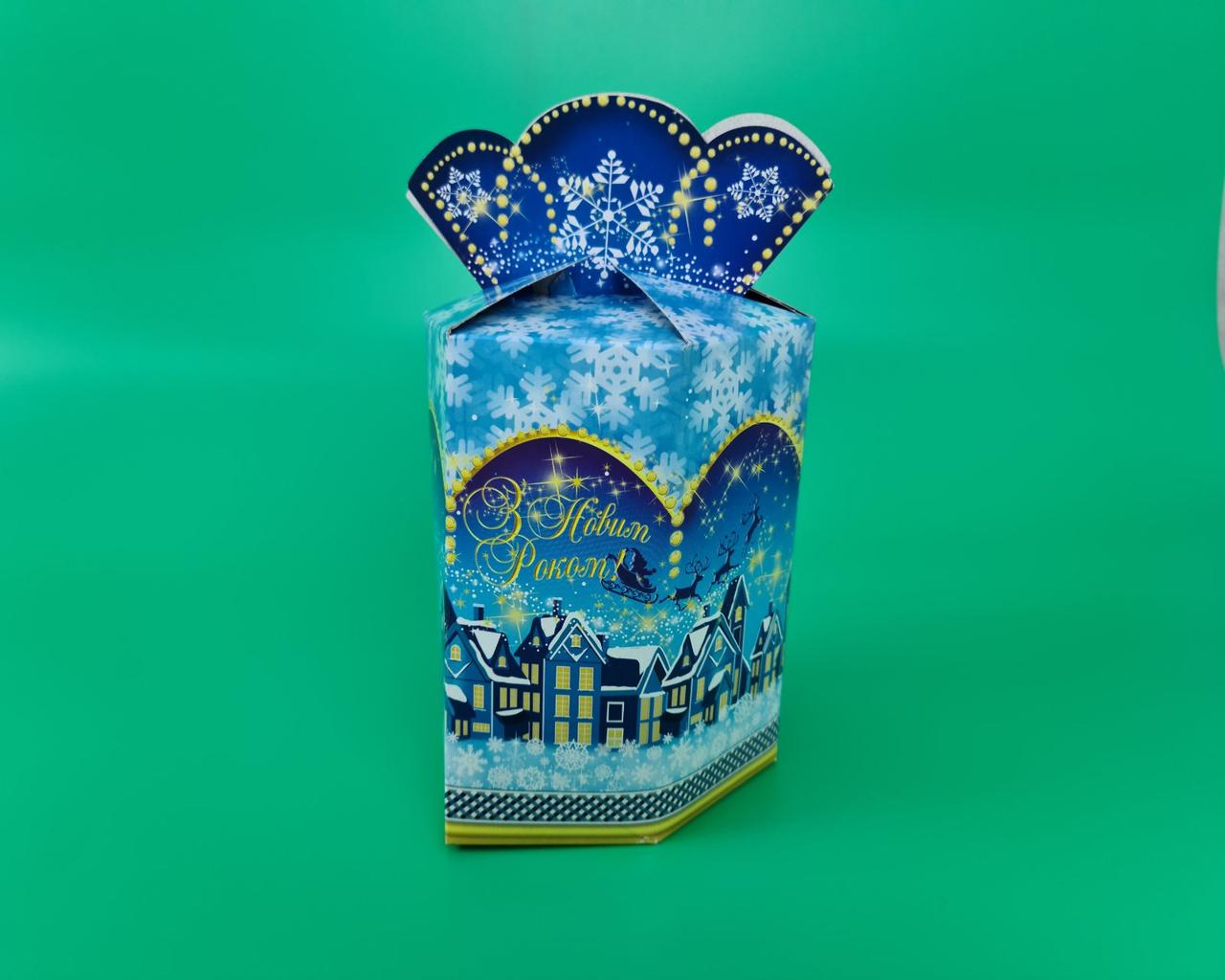 Новорічна коробка для цукерок №212 (700гр) Новорічні будинку (25 шт), фото 1