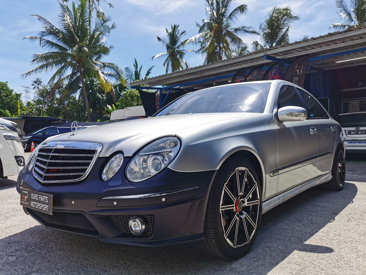 Передній бампер Mercedes W211 тюнінг обвіс E63 AMG