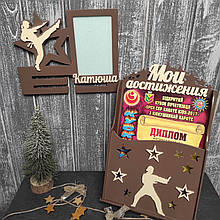 Медальниця та Коробочка для грамот. Холдер для медалей Стрибки на батуті. Дипломниця