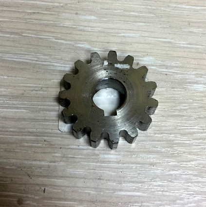 Шестерня ведена запускаюча дигуна. R-175/180 (z-15, d-14 mm)