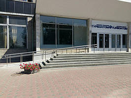 Ограждение пандуса из нержавеющей стали для инвалидов. ОАО «Турбоатом, Московский проспект, 199, Харьков, Харьковская область 2