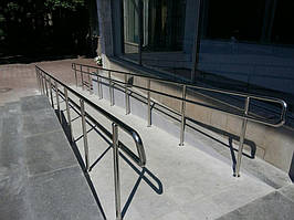 Ограждение пандуса из нержавеющей стали для инвалидов. ОАО «Турбоатом, Московский проспект, 199, Харьков, Харьковская область 4