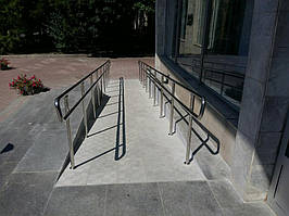 Ограждение пандуса из нержавеющей стали для инвалидов. ОАО «Турбоатом, Московский проспект, 199, Харьков, Харьковская область 5