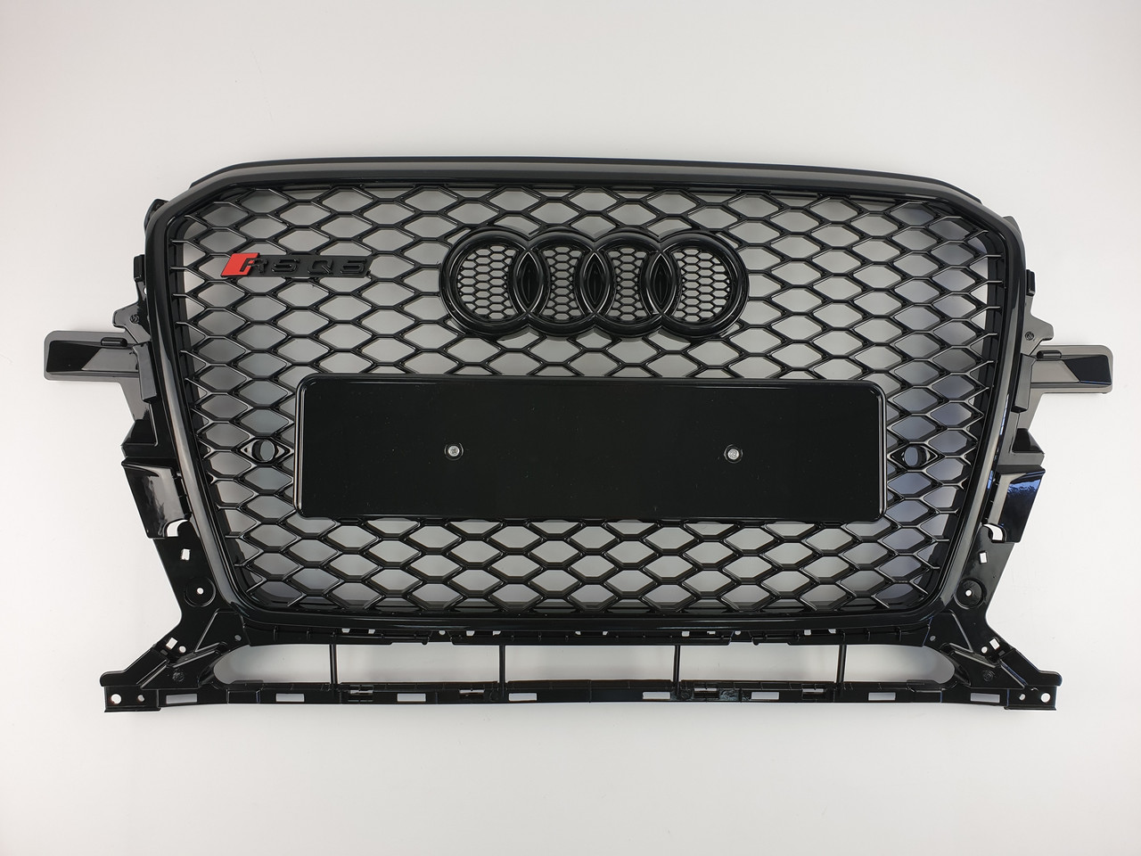 Решітка радіатора Audi Q5 2012-2016год Чорна (в стилі RS)