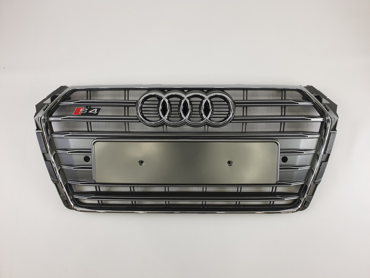 Решітка радіатора Audi A4 2015-2019год Сіра з хромом (в стилі S-Line)