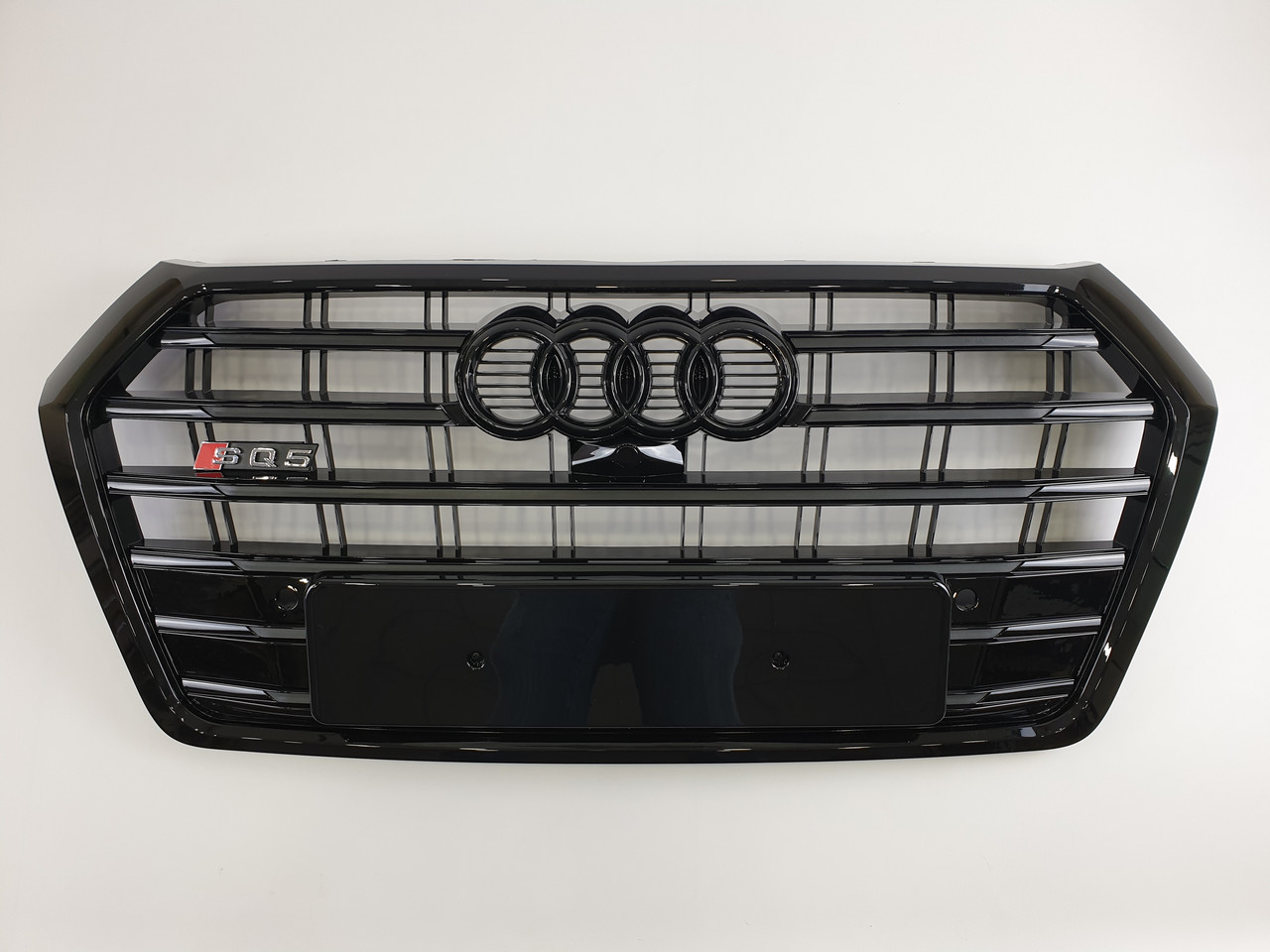 Решітка радіатора Audi Q5 2016-2020год Чорна (в стилі S-Line)