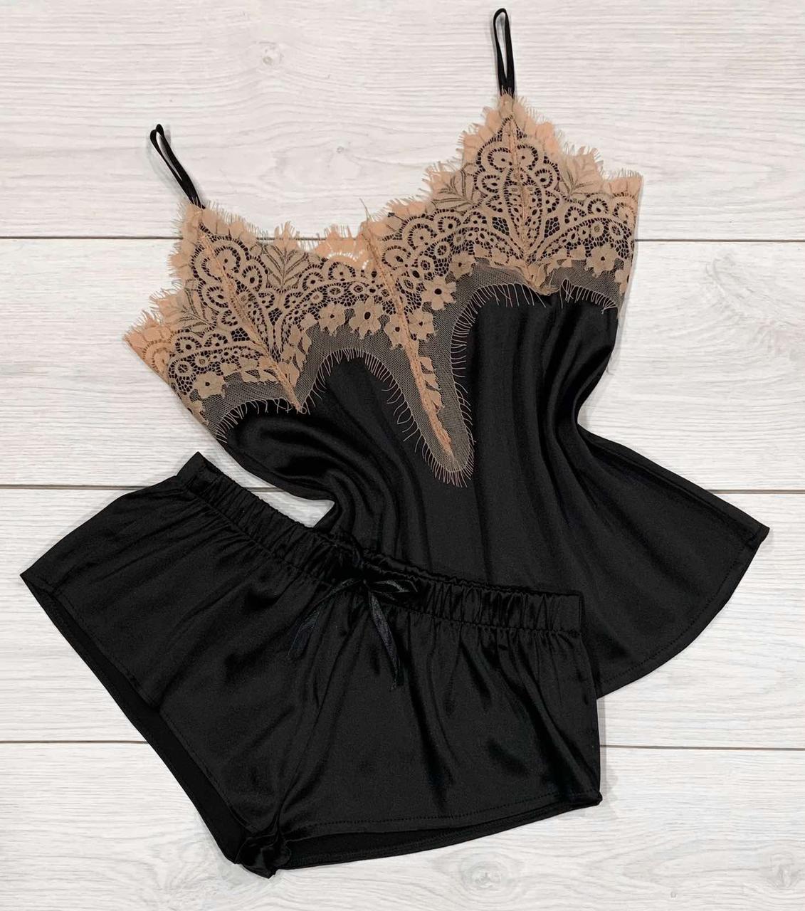 Піжама жіноча, атласний чорний комплект із бежевим мереживом.