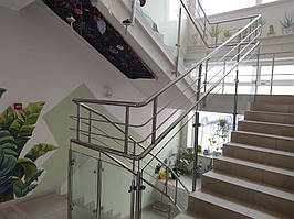 Изготовление и монтаж перил для лестниц. У нас вы сможете купить перила для лестницы из нержавейки и перила со стеклом. Детский центр "Dada",... 3