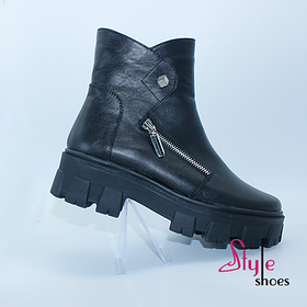 Черевики жіночі зі шкіри чорного кольору на блискавці на тракторній підошві «Style Shoes»