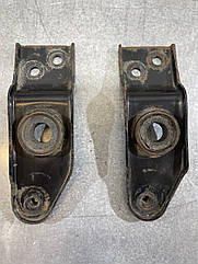 Кріплення радіатора Mitsubishi Pajero Sport 1 K90 1997-2008 MR239638