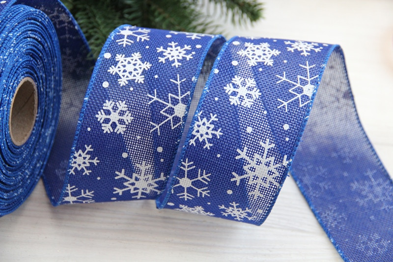 Стрічка новорічна 6,3 см "Сніжинки на мішковині No 4", синя8 метрів