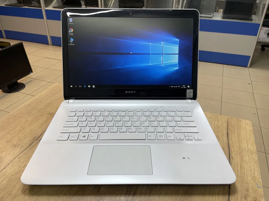 Ноутбук Sony VAIO 14 intel core i3 4005U / 6gb / 500gb