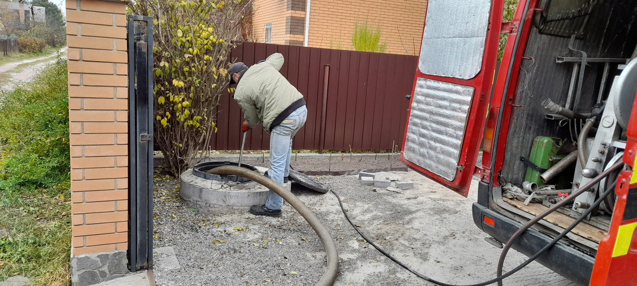 Викачування ям, чищення іла Гатне.Викачка іла, промивання дренажу, улутшується робота дренажу., фото 1