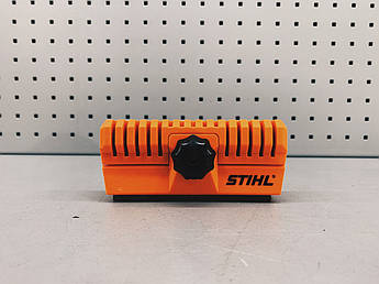 Інструмент для чищення напрямних шин на ланцюгових пилах